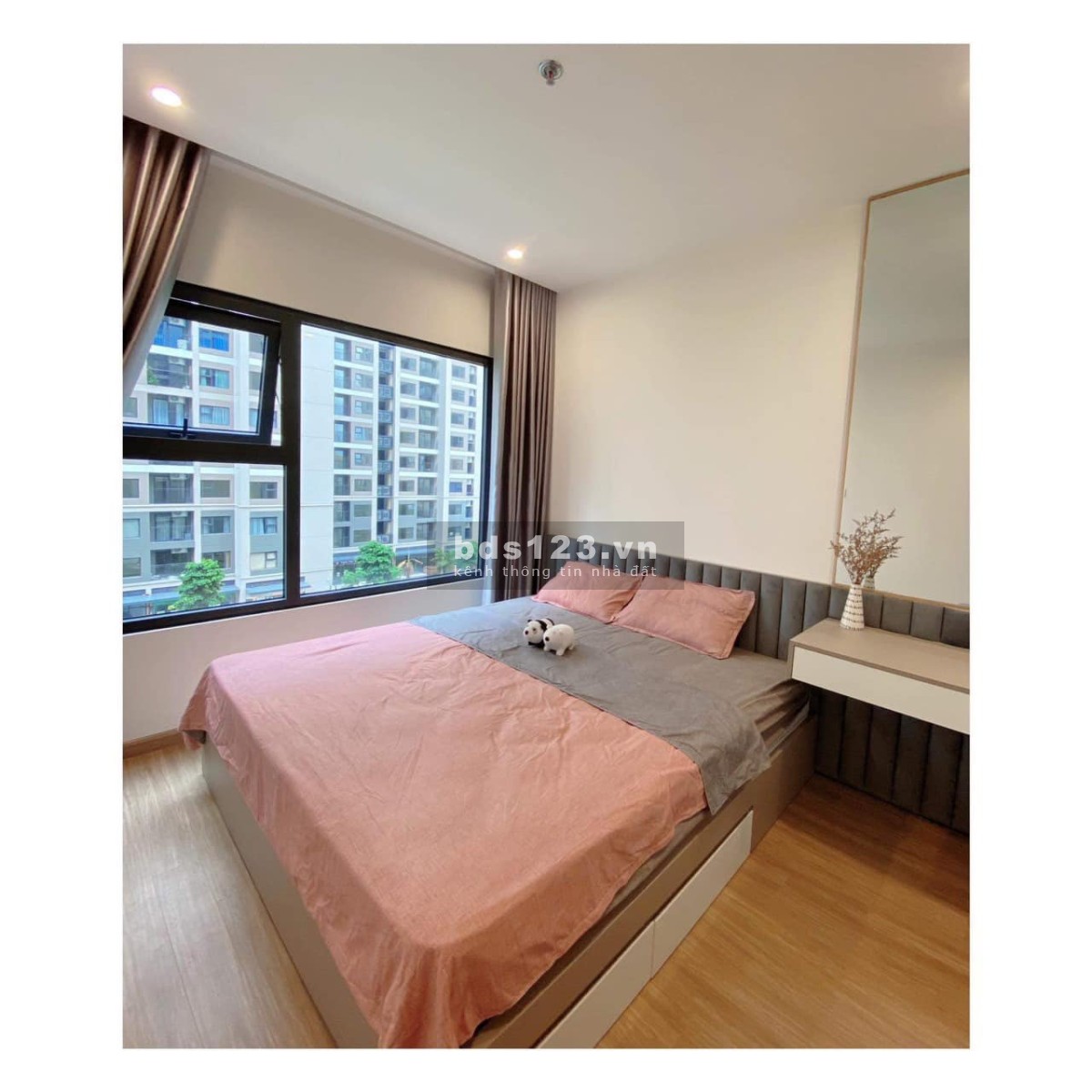 Bán căn hộ 3PN2VS 80m2 tặng full nội thất giá 2,45 tỷ Vinhomes Ocean Park