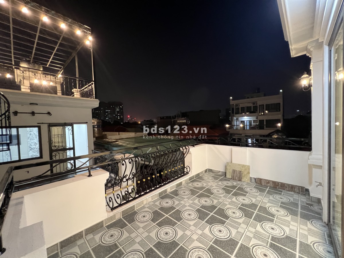 Siêu phẩm nhà phố Thụy Khuê, ô tô vào tận nhà, 7 tầng có thang máy DT 52m2, cách mặt phố 10m