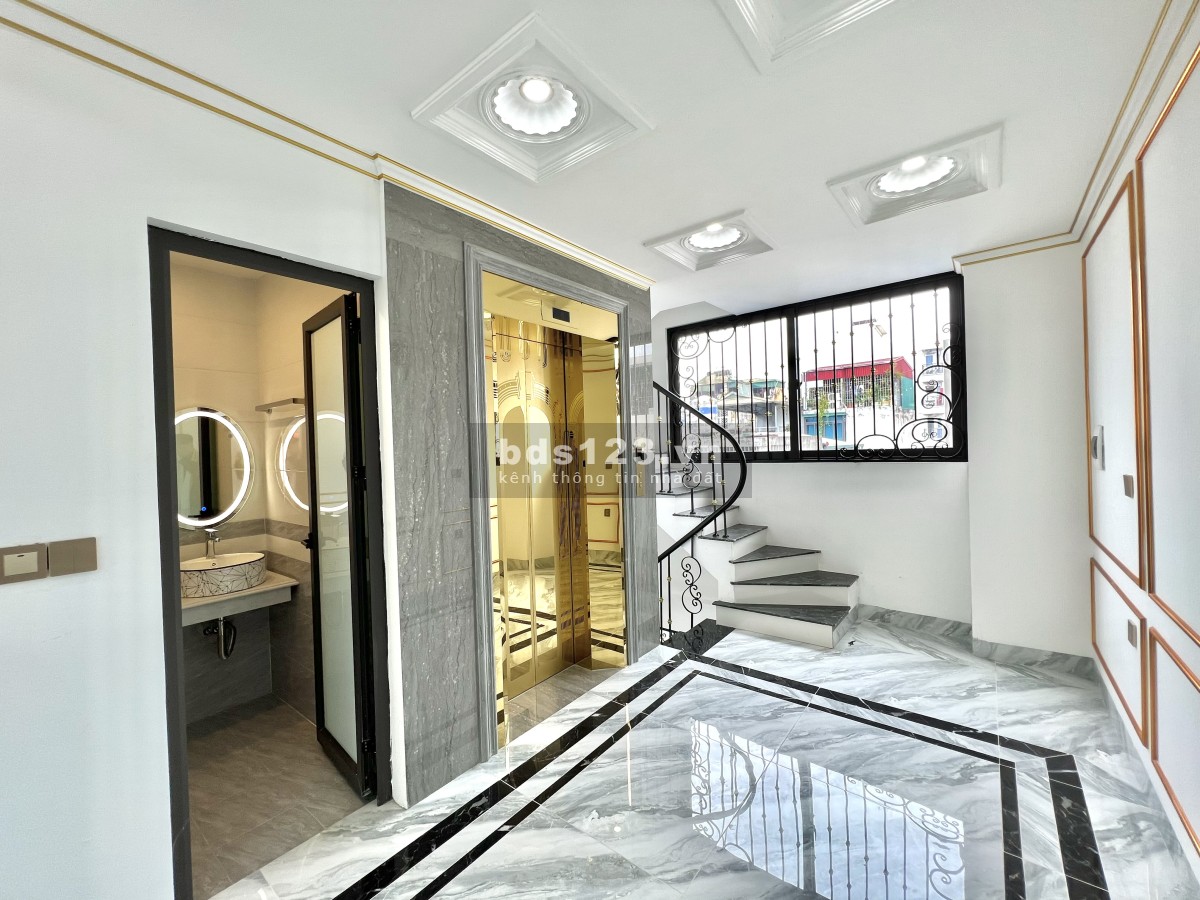 Siêu phẩm nhà phố Thụy Khuê, ô tô vào tận nhà, 7 tầng có thang máy DT 52m2, cách mặt phố 10m