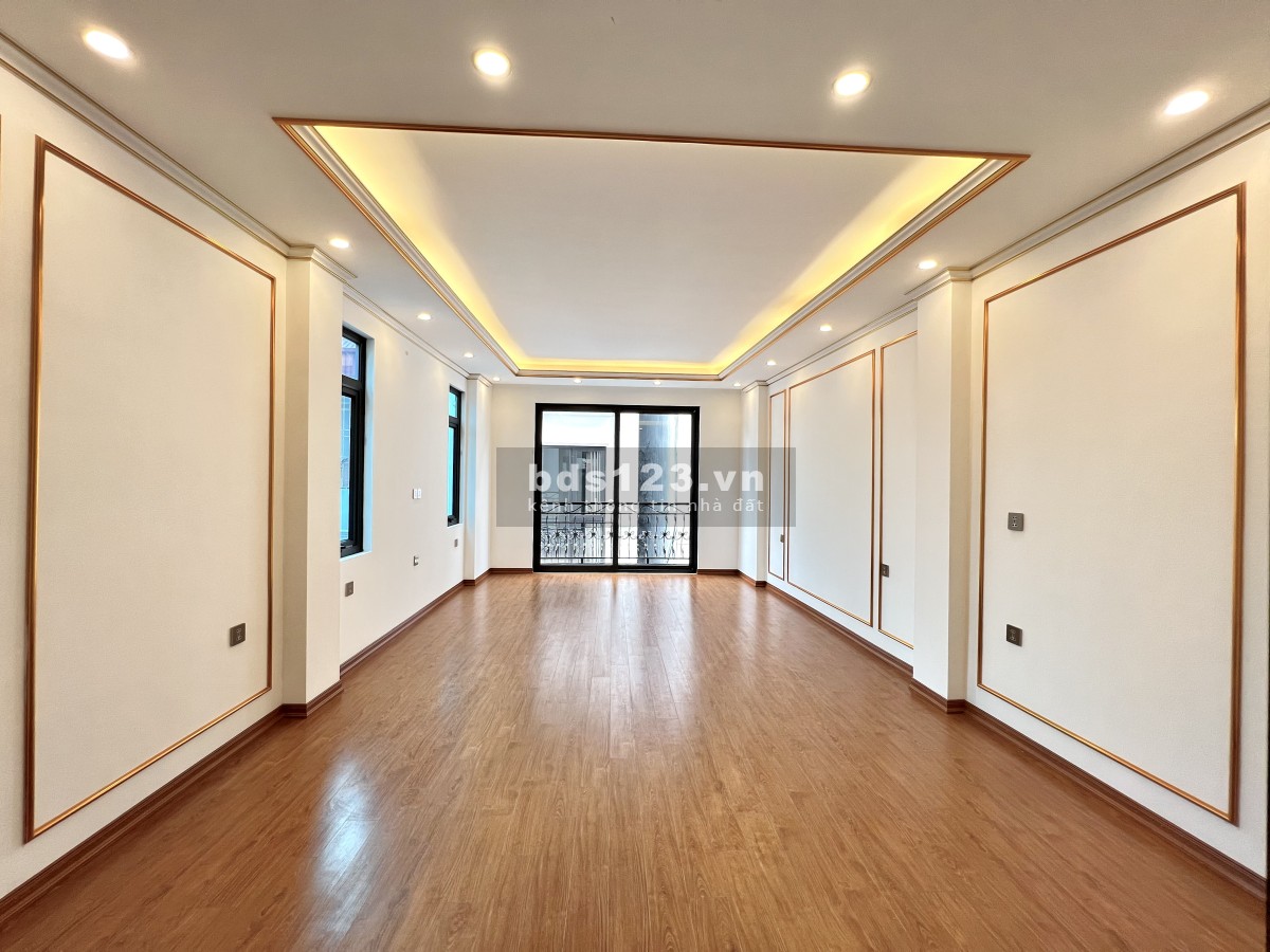 Siêu phẩm nhà phố Thụy Khuê, ô tô vào tận nhà, 7 tầng có thang máy DT 52m2, cách mặt phố 10m