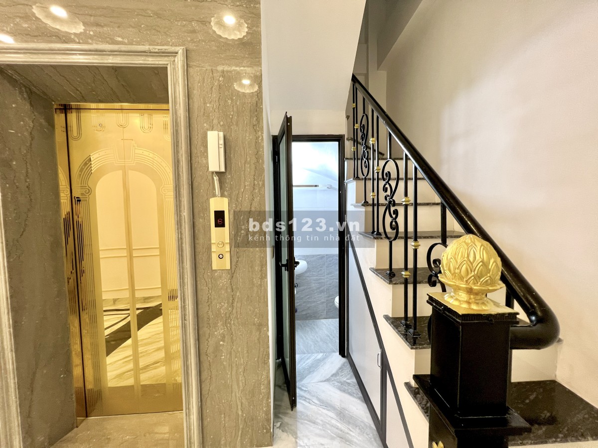 Siêu phẩm nhà phố Thụy Khuê, ô tô vào tận nhà, 7 tầng có thang máy DT 52m2, cách mặt phố 10m