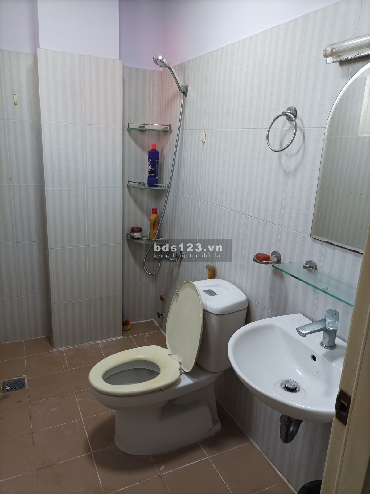Phòng mới 4,7tr/th, wc trong, free internet,rác. nhà nằm giữa khu D1-2-3 - Ung Văn Khiêm