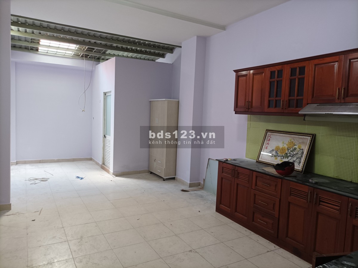 Phòng mới 4,7tr/th, wc trong, free internet,rác. nhà nằm giữa khu D1-2-3 - Ung Văn Khiêm