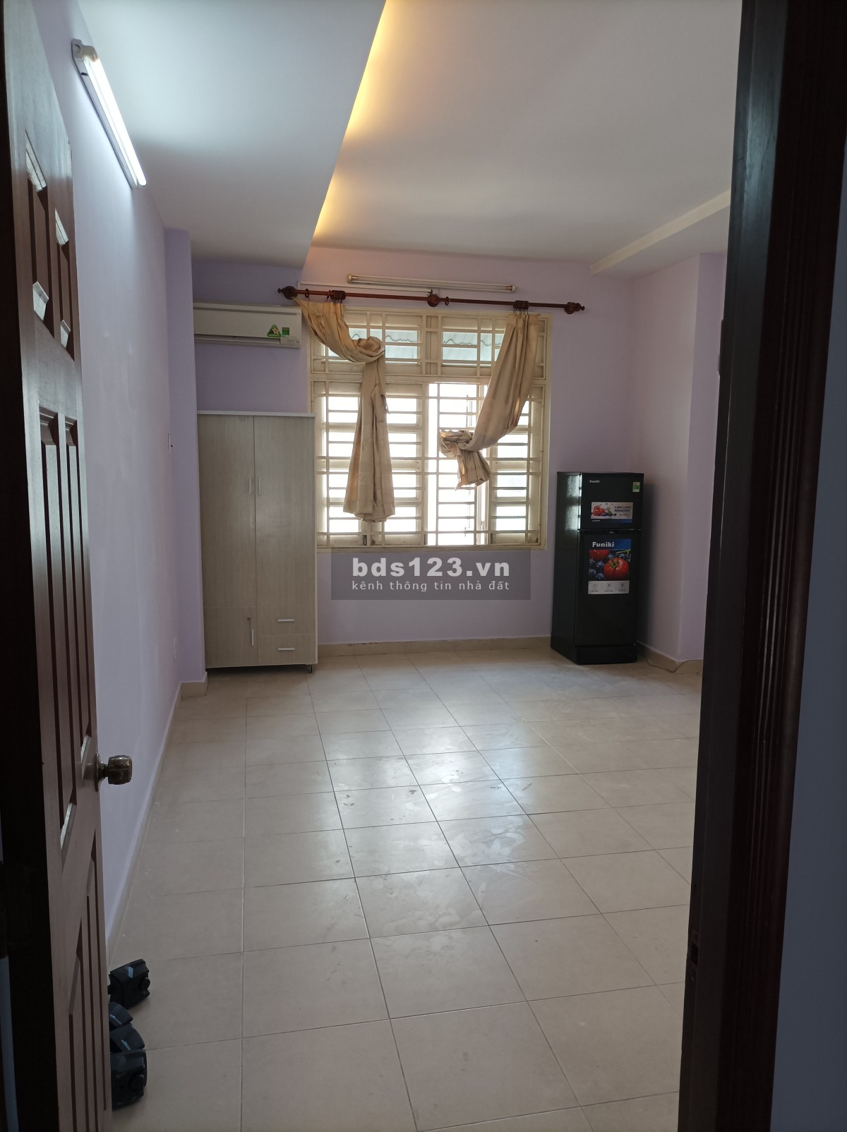 Phòng mới 4,7tr/th, wc trong, free internet,rác. nhà nằm giữa khu D1-2-3 - Ung Văn Khiêm