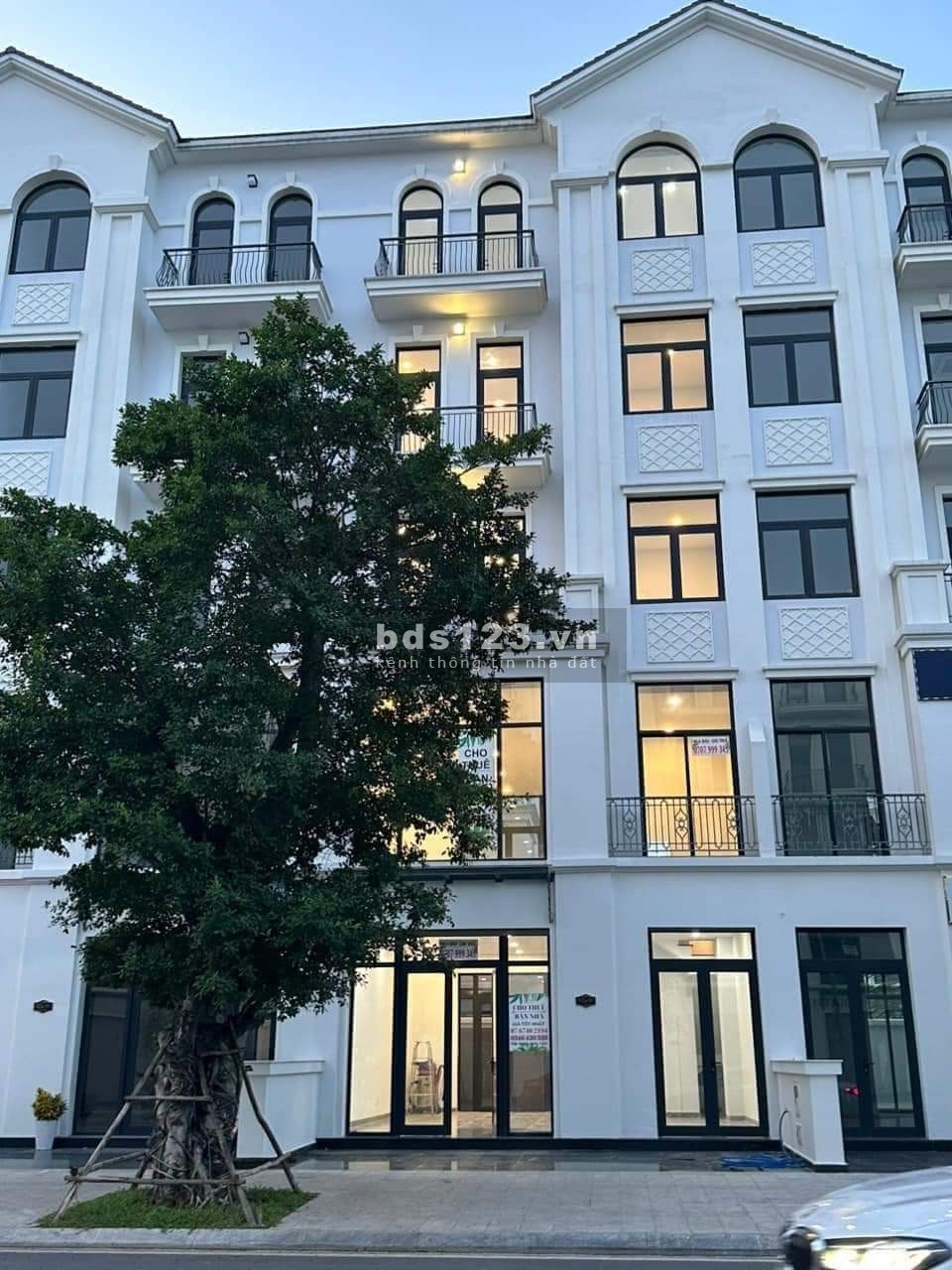 Bán nhà phố Manhattan gốc 16,4ty ban1 13,7ty gần Vincom Mega Vinhomes Grand Park