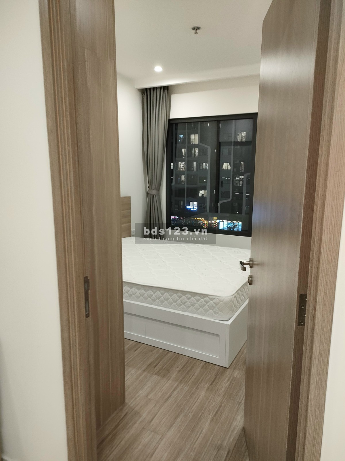Bán nhanh căn 2PN 54m2 đầy đủ đồ điện tử, giá 2.450 bao toàn bộ thuế phí cho khách.