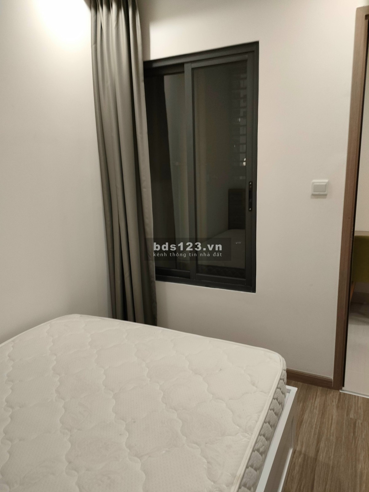 Bán nhanh căn 2PN 54m2 đầy đủ đồ điện tử, giá 2.450 bao toàn bộ thuế phí cho khách.