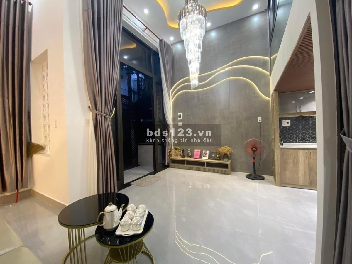 Nhà mới ở ngay, ô tô cạnh Bệnh Viện Đà Nẵng, 3 tầng chỉ 3.5 tỷ.