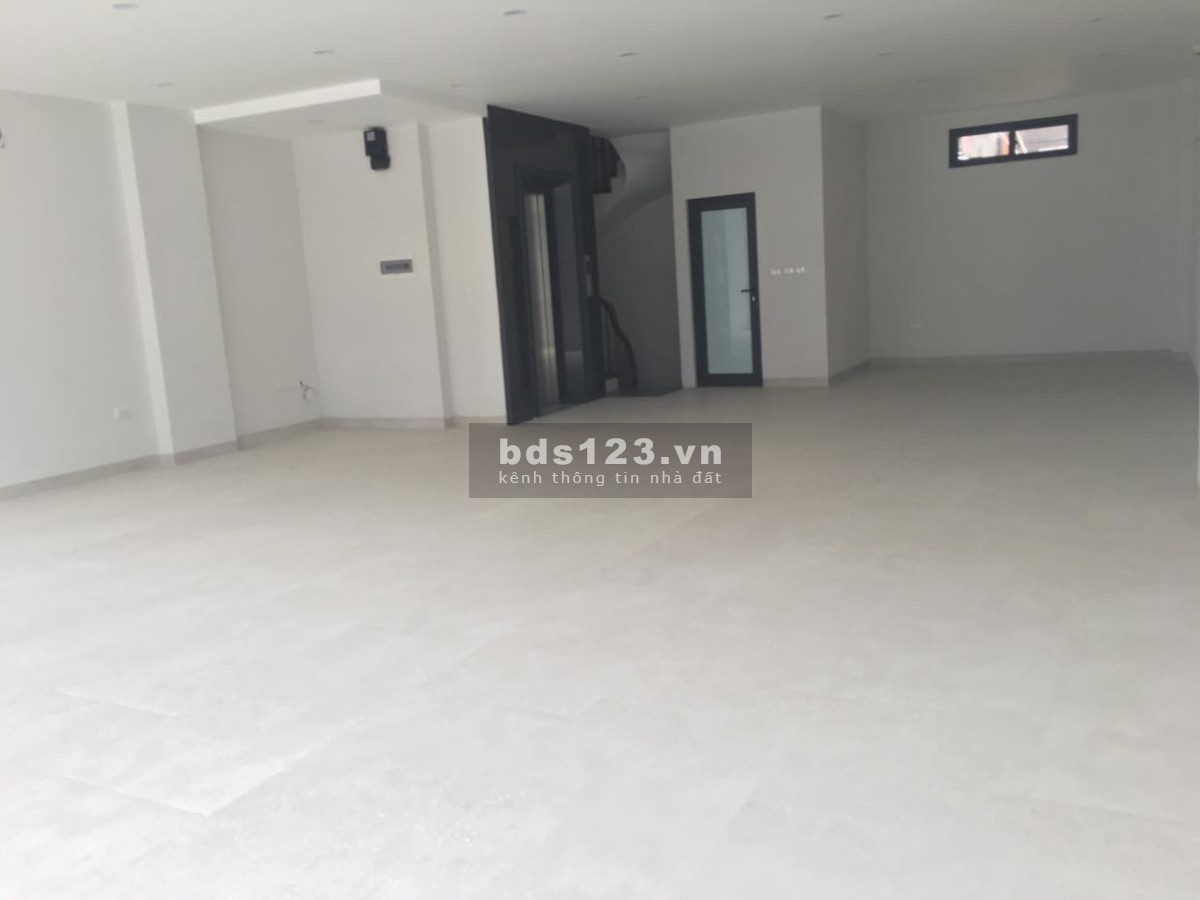 Cho thuê nhà mặt đường làm văn phòng kinh doanh cửa hàng tại đường Trường Chinh mở rộng