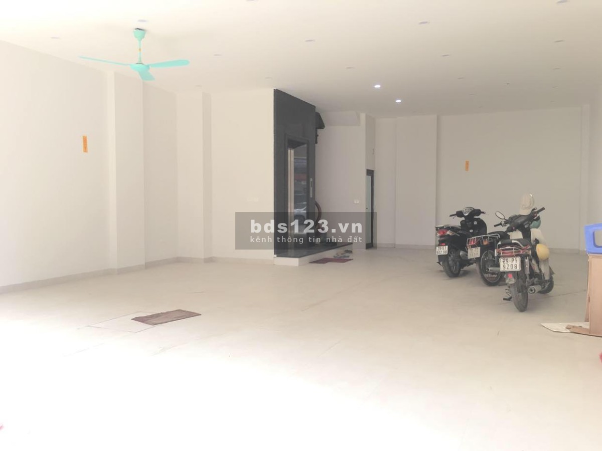 Cho thuê nhà mặt đường làm văn phòng kinh doanh cửa hàng tại đường Trường Chinh mở rộng