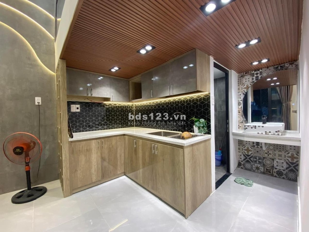 Nhà mới ở ngay, ô tô cạnh Bệnh Viện Đà Nẵng, 3 tầng chỉ 3.5 tỷ.