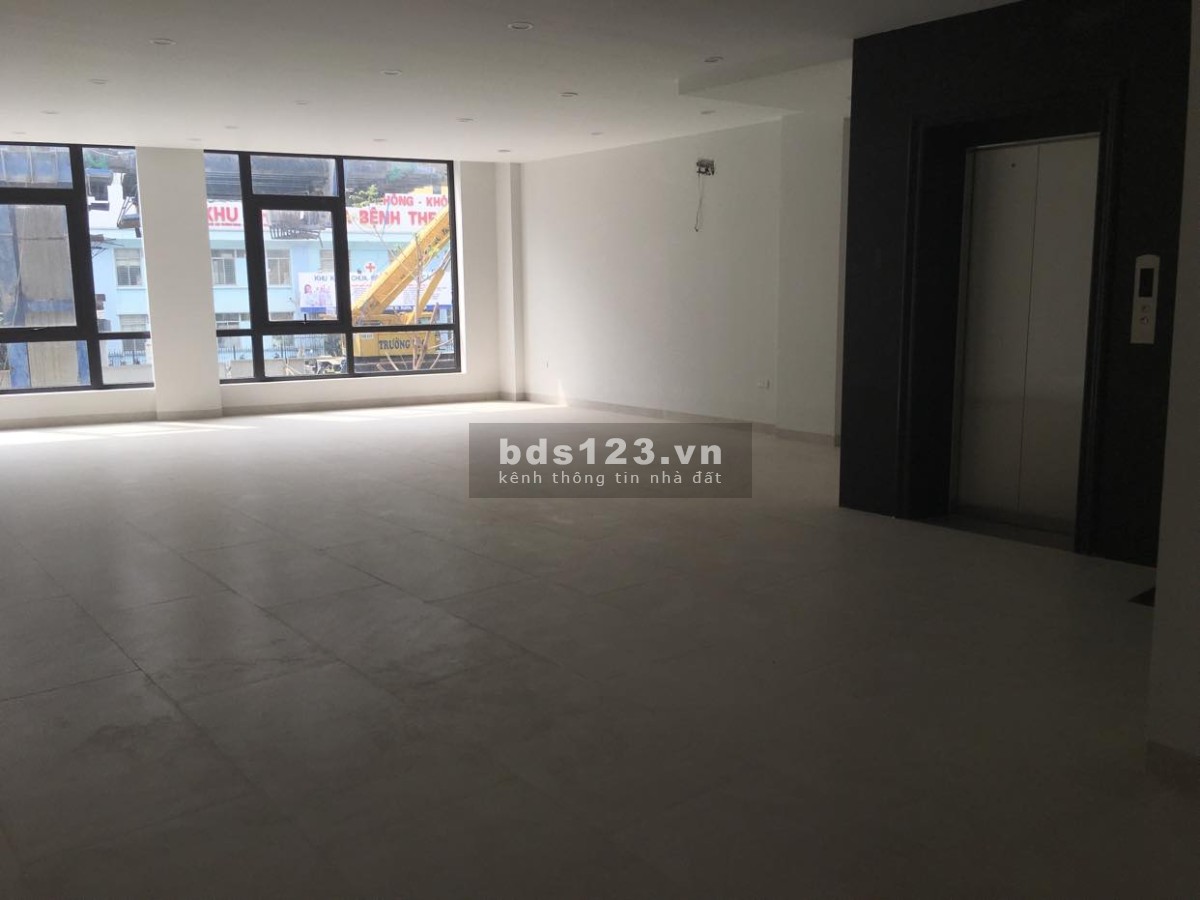 Cho thuê nhà mặt đường làm văn phòng kinh doanh cửa hàng tại đường Trường Chinh mở rộng