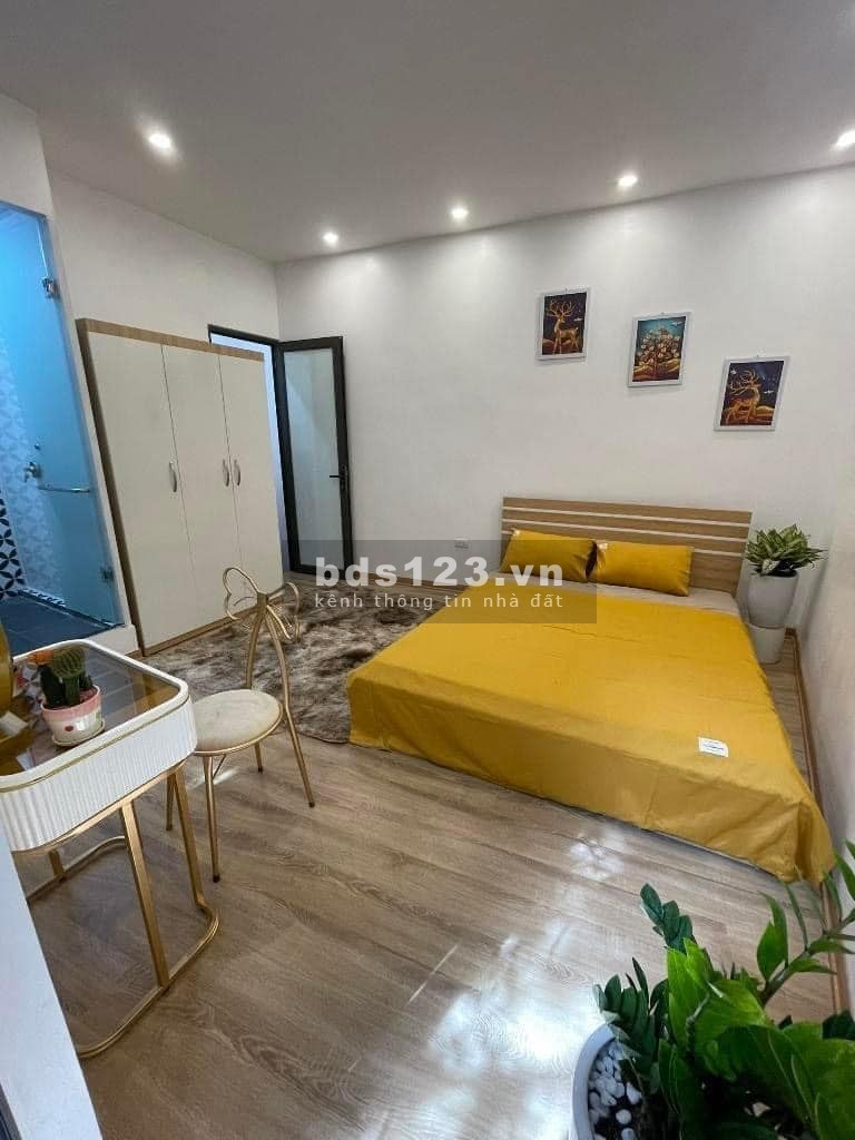 Cần bán nhà Thái Hà, 5 tầng, 2.35tỷ.