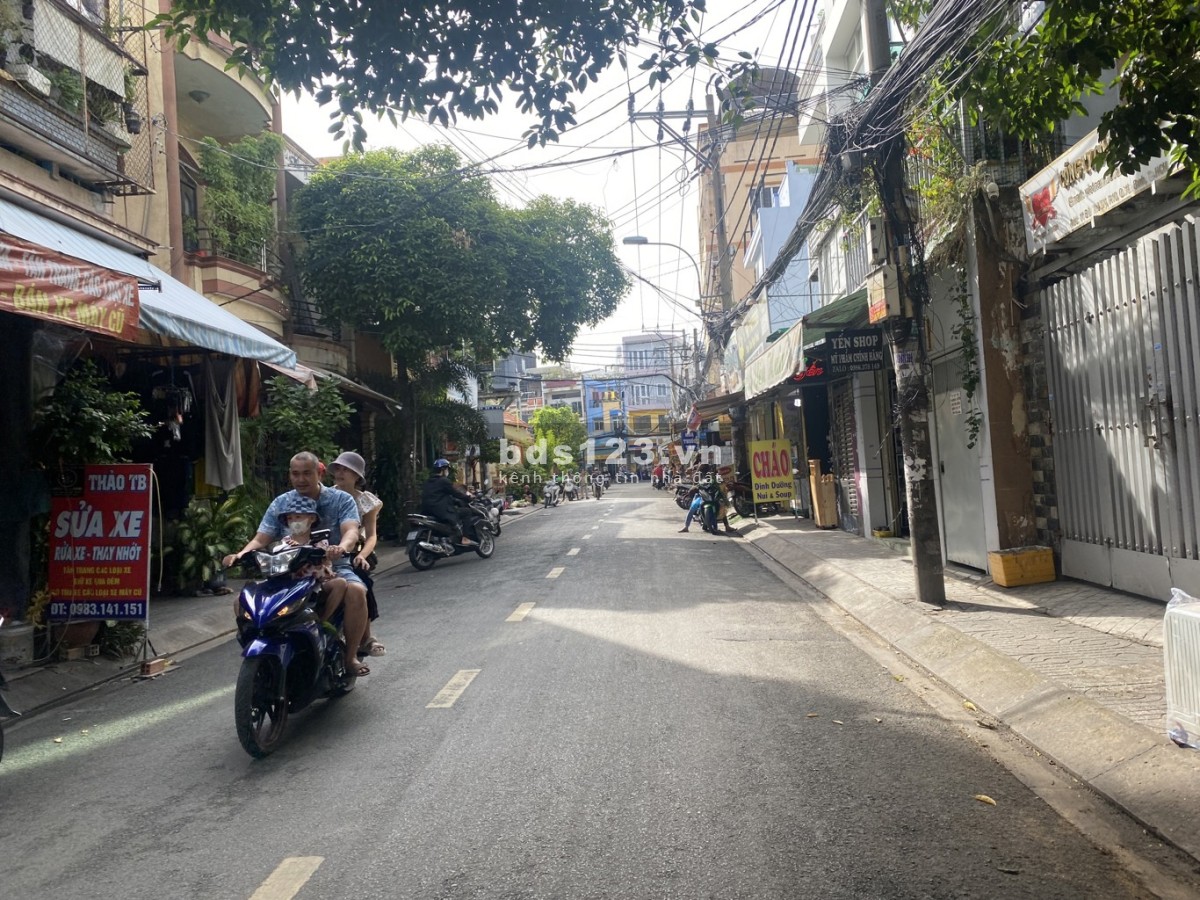 **Bán nhà** góc 2 MT Bùi Thế Mỹ, phường 10, quận Tân Bình
