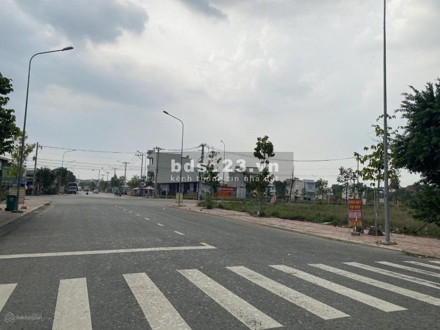 Cần tiền bán gấp lô đất Kim Oanh trung tâm Bến Cát giá 700 triệu, LH 0936039981