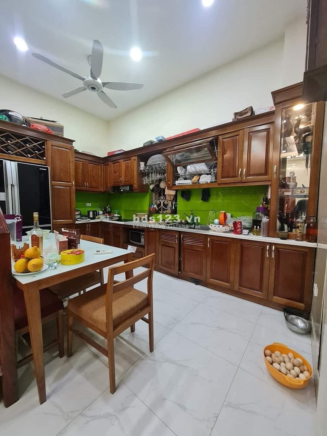 Bán nhà ngõ đường Láng, kinh doanh đỉnh, đường oto vào, diện tích 48.5m2