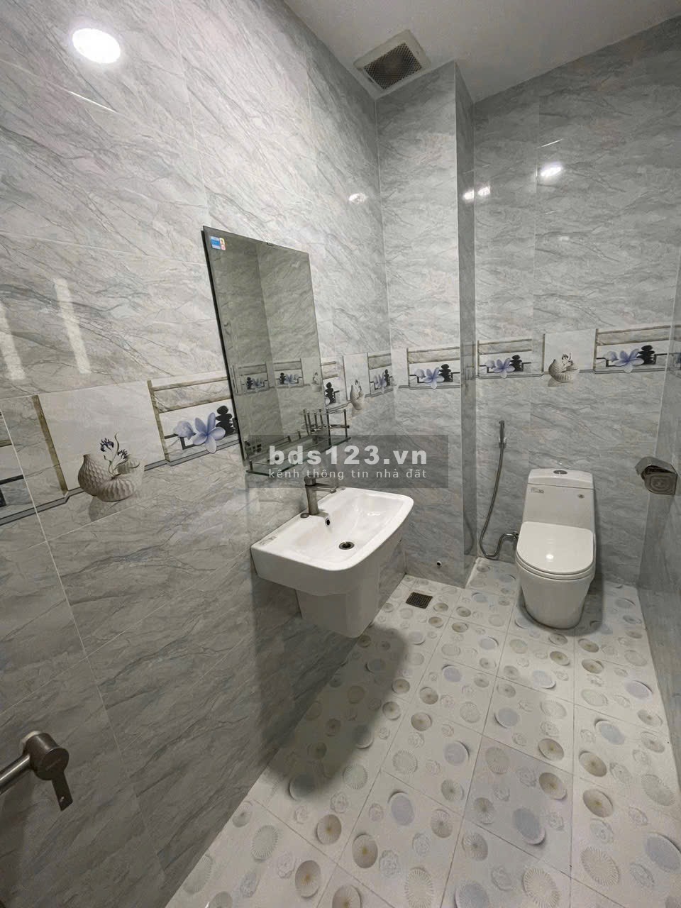 Nhà 1T 1L 60m2 HXH Đ.quốc lộ 13 gần bên Vạn Phúc chỉ 3,350 tỷ TL