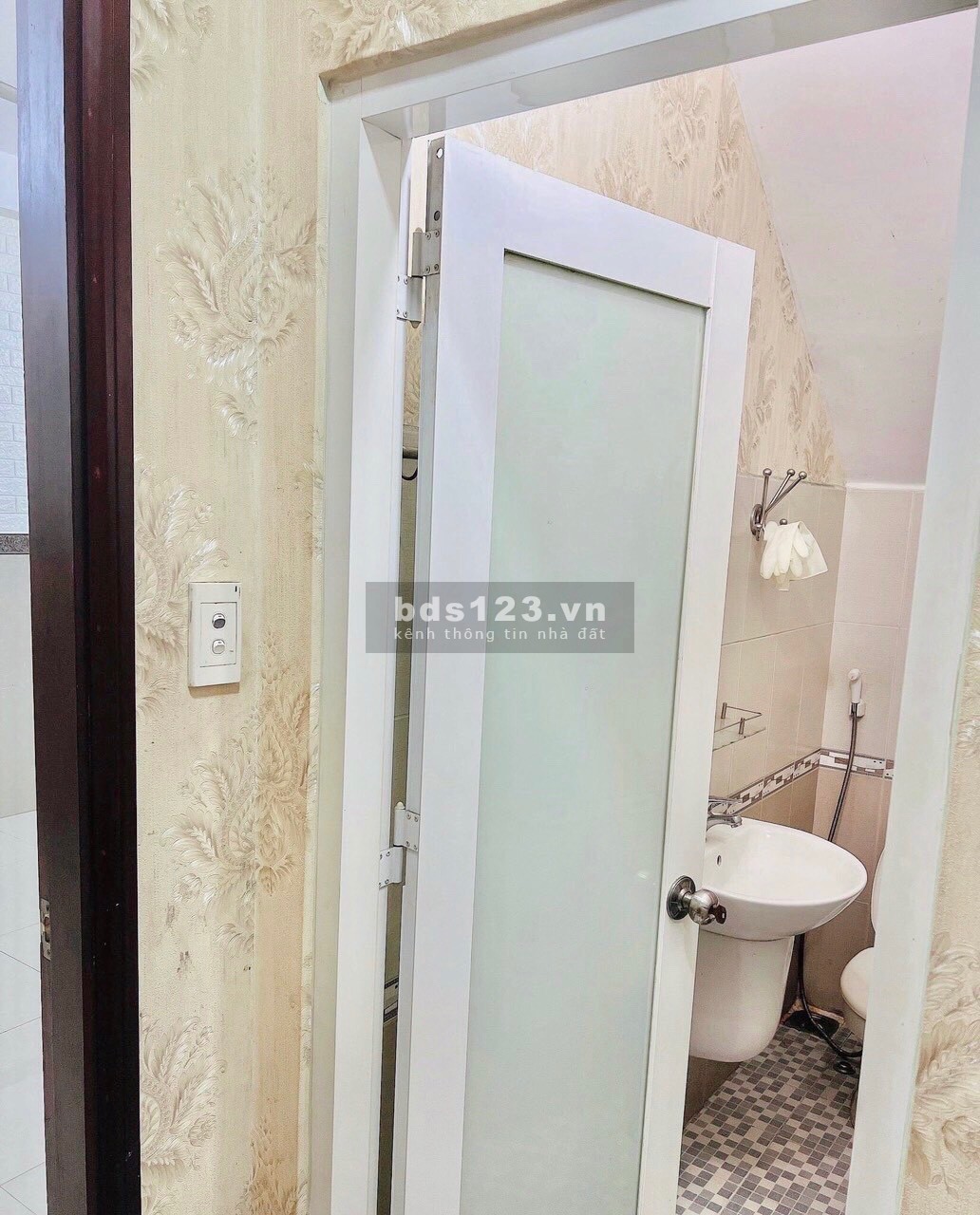 Phòng Trọ 3TR2 ngay gần Đại Học Văn Hiến có Toilet riêng