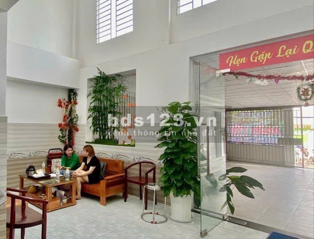 Bán khách sạn mặt tiền Hà Huy Giáp Thạnh Xuân Q12 cao 7 tầng 32 phòng
