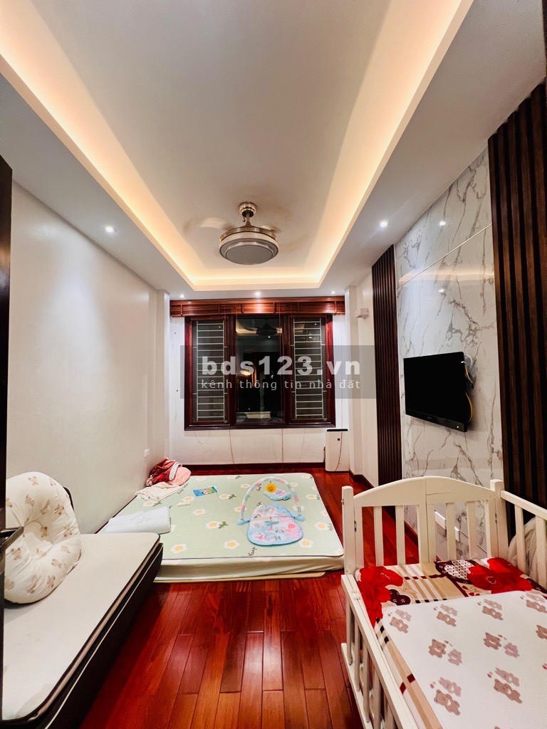 Giảm sốc 200 triệu - Nhà mới Vũ Tông Phan - 37M2 X 5 tầng - Gần ô tô - Gía nhỉnh 4 tỷ