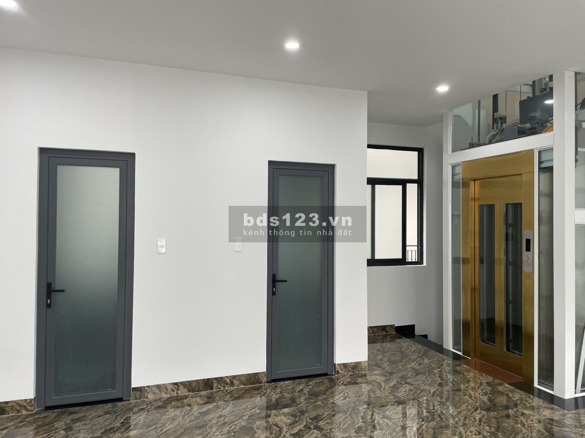 Cho thuê nhà phố 1 trệt 4 lầu nhà hoàn thiện khu dân cư Vinhomes Grand Park quận 9