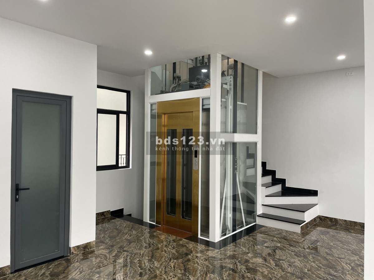 Cho thuê nhà phố 1 trệt 4 lầu nhà hoàn thiện khu dân cư Vinhomes Grand Park quận 9