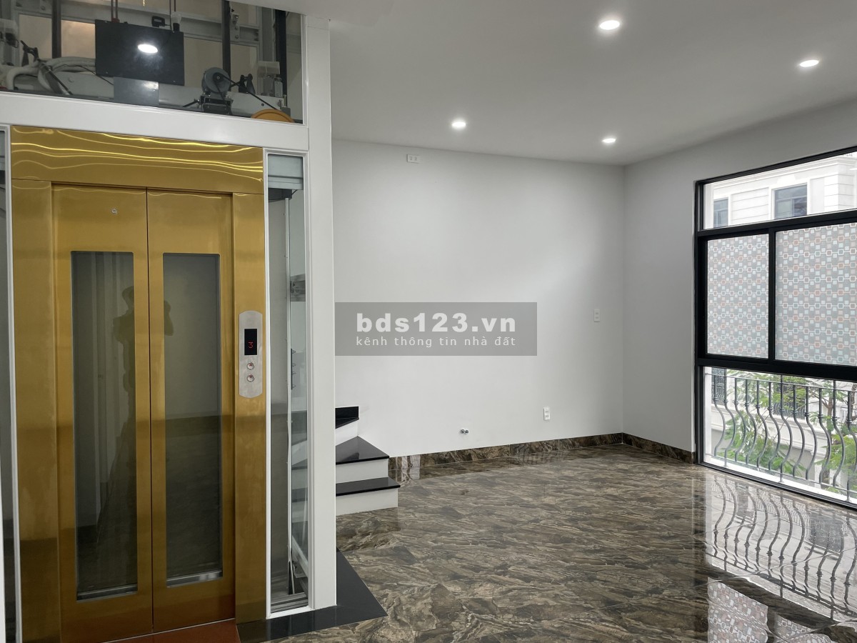 Cho thuê nhà phố 1 trệt 4 lầu nhà hoàn thiện khu dân cư Vinhomes Grand Park quận 9