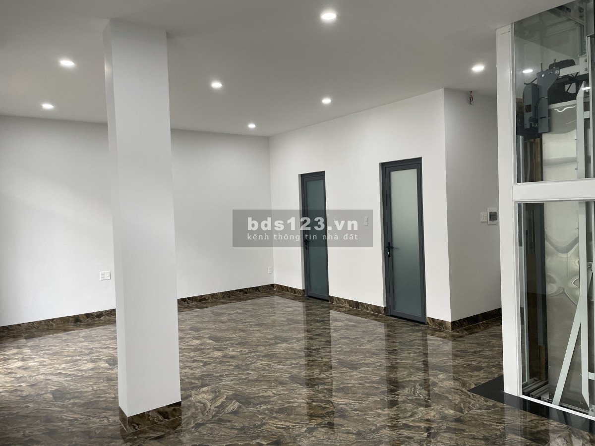 Cho thuê nhà phố 1 trệt 4 lầu nhà hoàn thiện khu dân cư Vinhomes Grand Park quận 9
