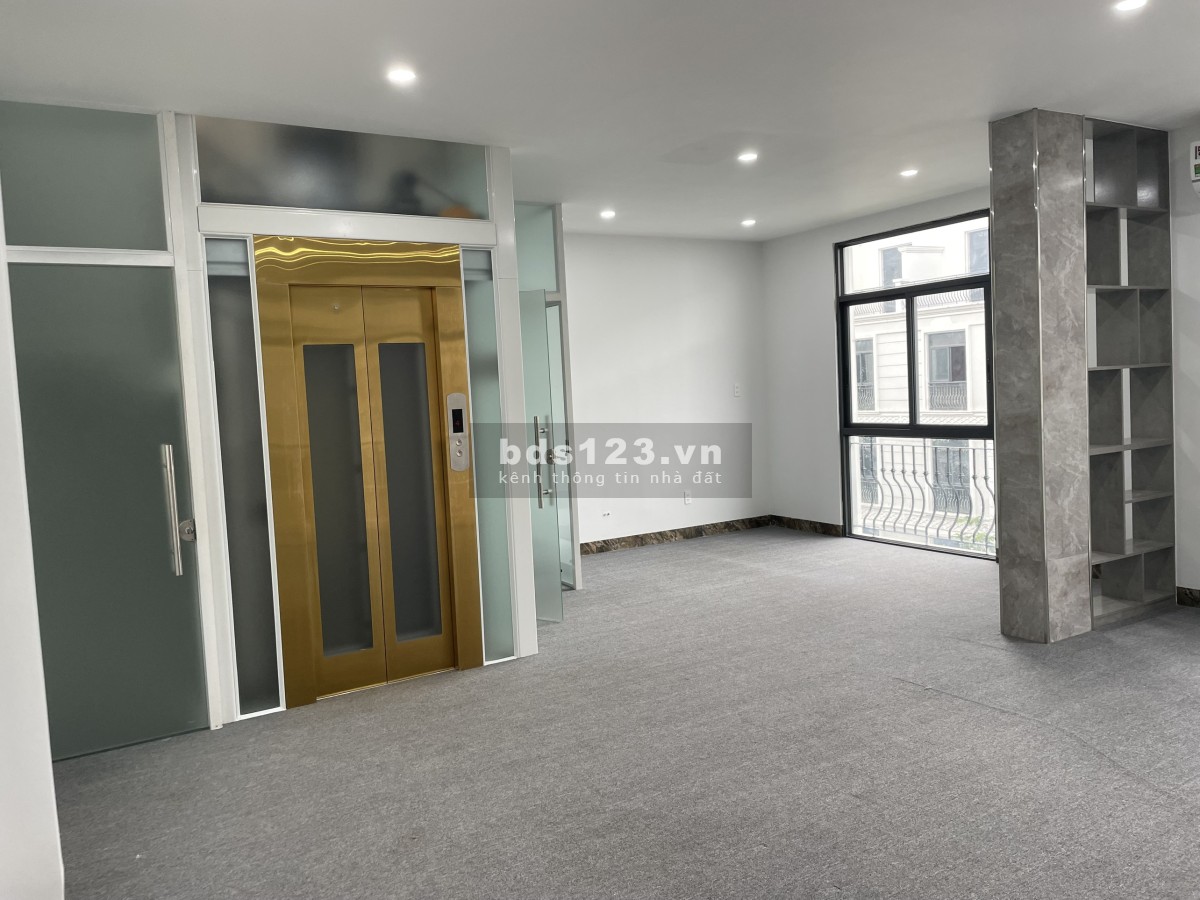 Cho thuê nhà phố 1 trệt 4 lầu nhà hoàn thiện khu dân cư Vinhomes Grand Park quận 9