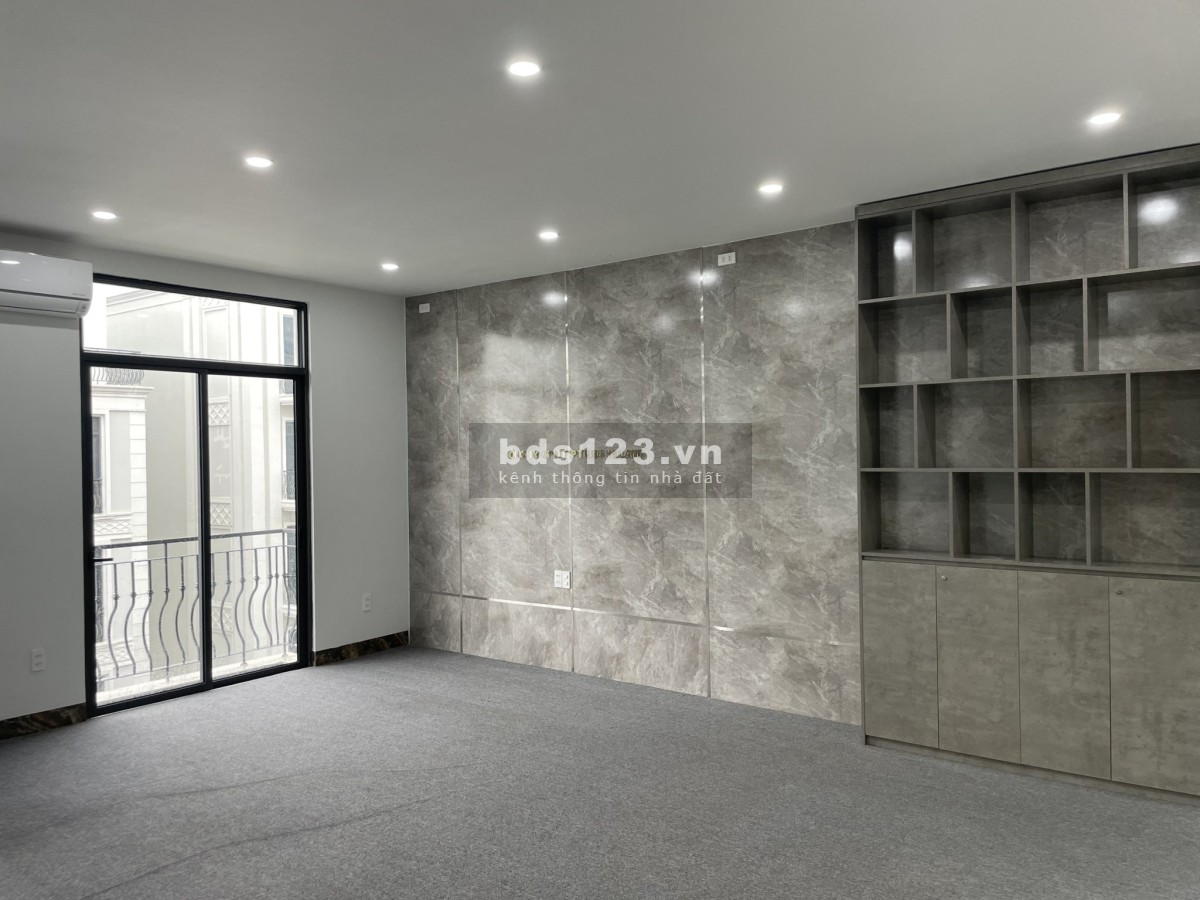 Cho thuê nhà phố 1 trệt 4 lầu nhà hoàn thiện khu dân cư Vinhomes Grand Park quận 9