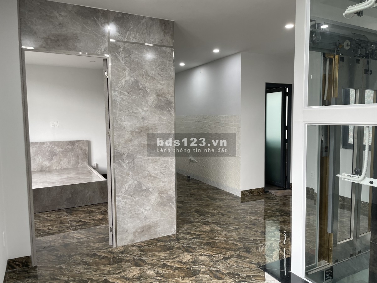 Cho thuê nhà phố 1 trệt 4 lầu nhà hoàn thiện khu dân cư Vinhomes Grand Park quận 9