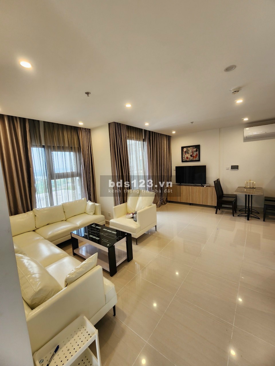 Cho thuê căn hộ 2 phòng ngủ full nội thất Luxury Vinhomes Grand Park quận 9