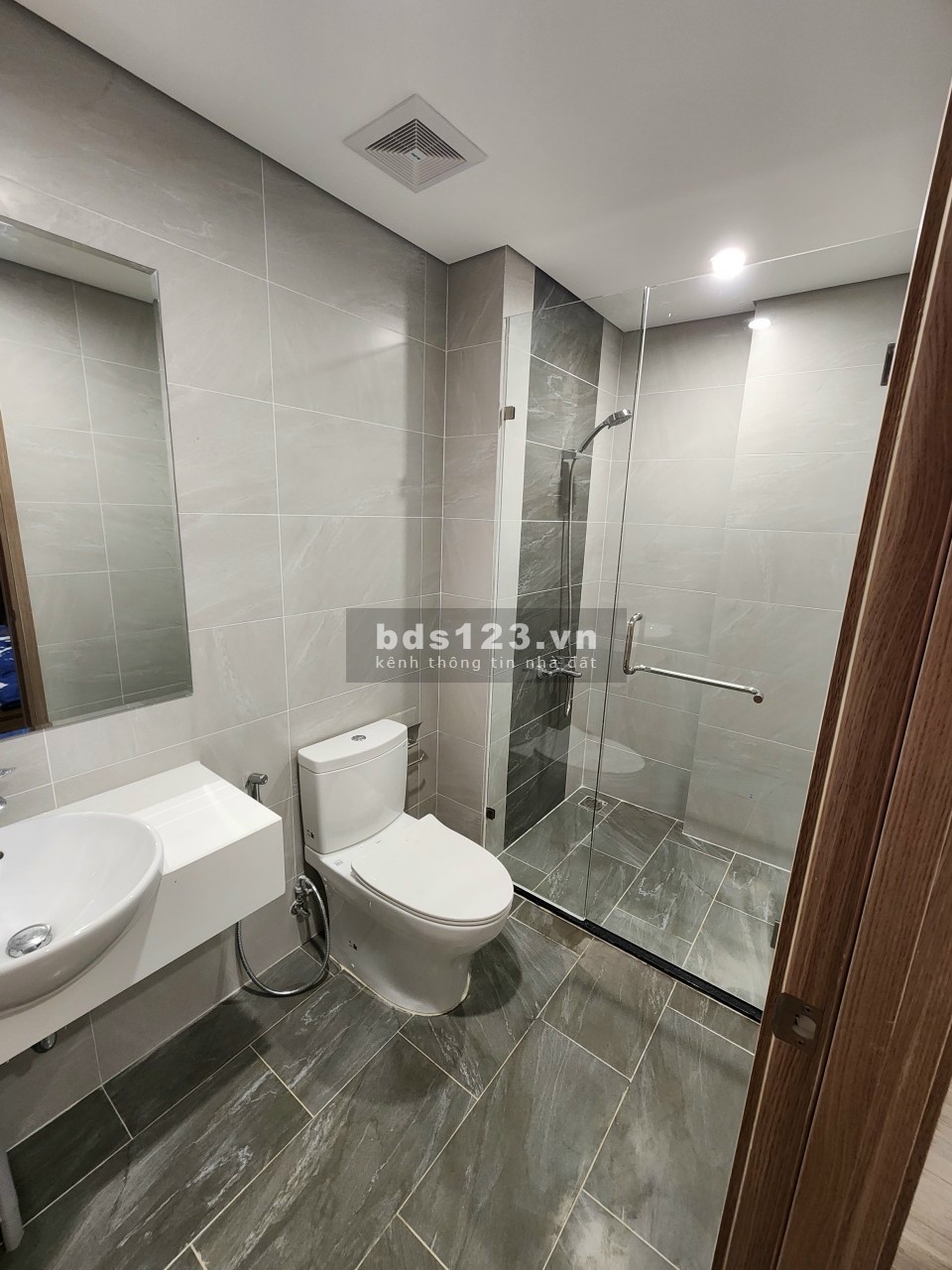 Cho thuê căn hộ 2 phòng ngủ full nội thất Luxury Vinhomes Grand Park quận 9