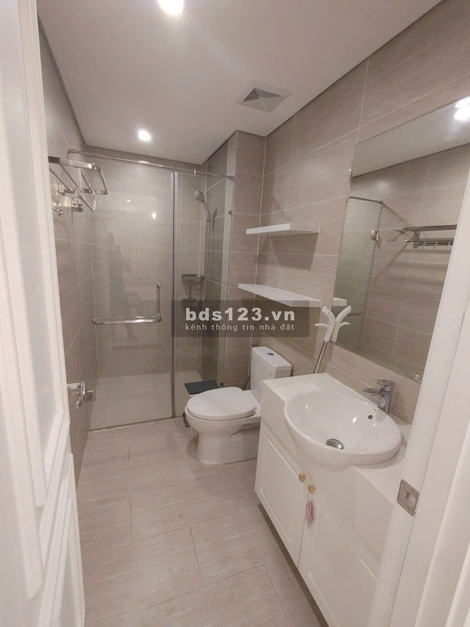 Cho thuê căn hộ 2 phòng ngủ + full nội thất Vinhomes Grand Park