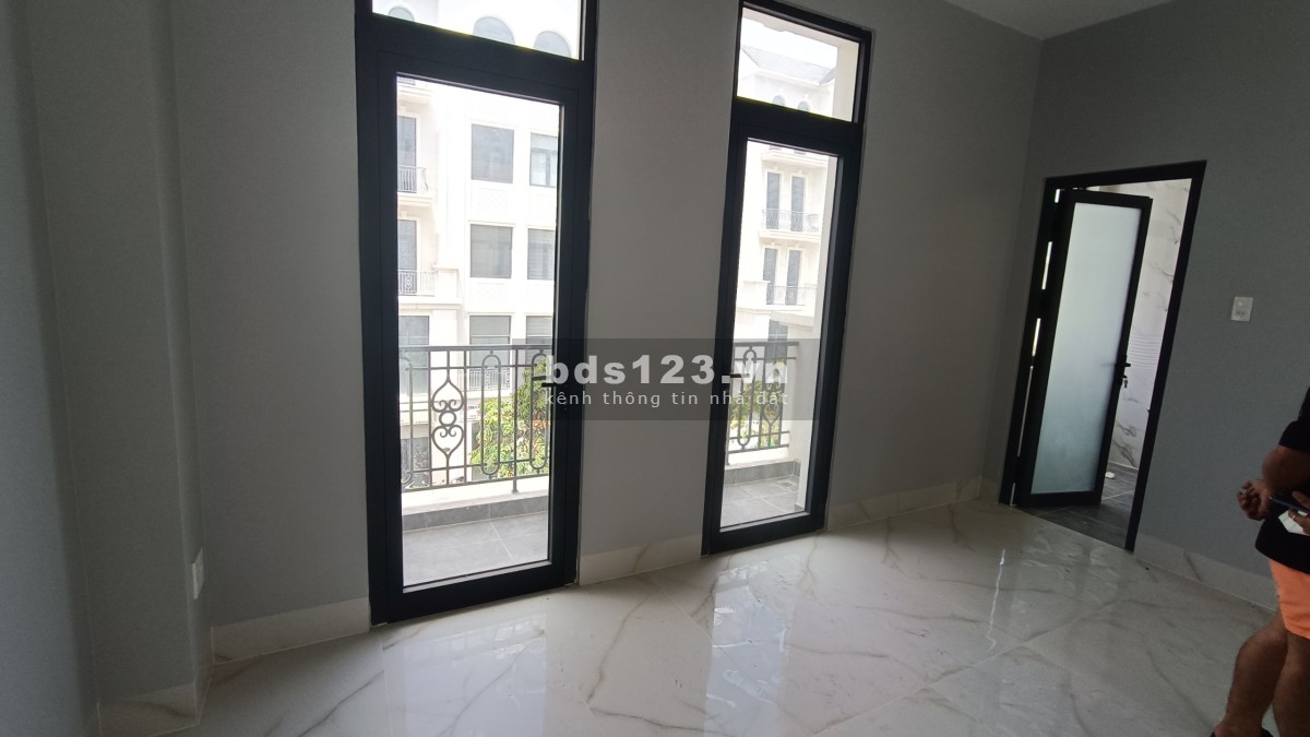 Cho thuê nhà phố 1 trệt 4 lầu đã hoàn thiện khu thấp tầng Vinhomes Grand Park quận 9