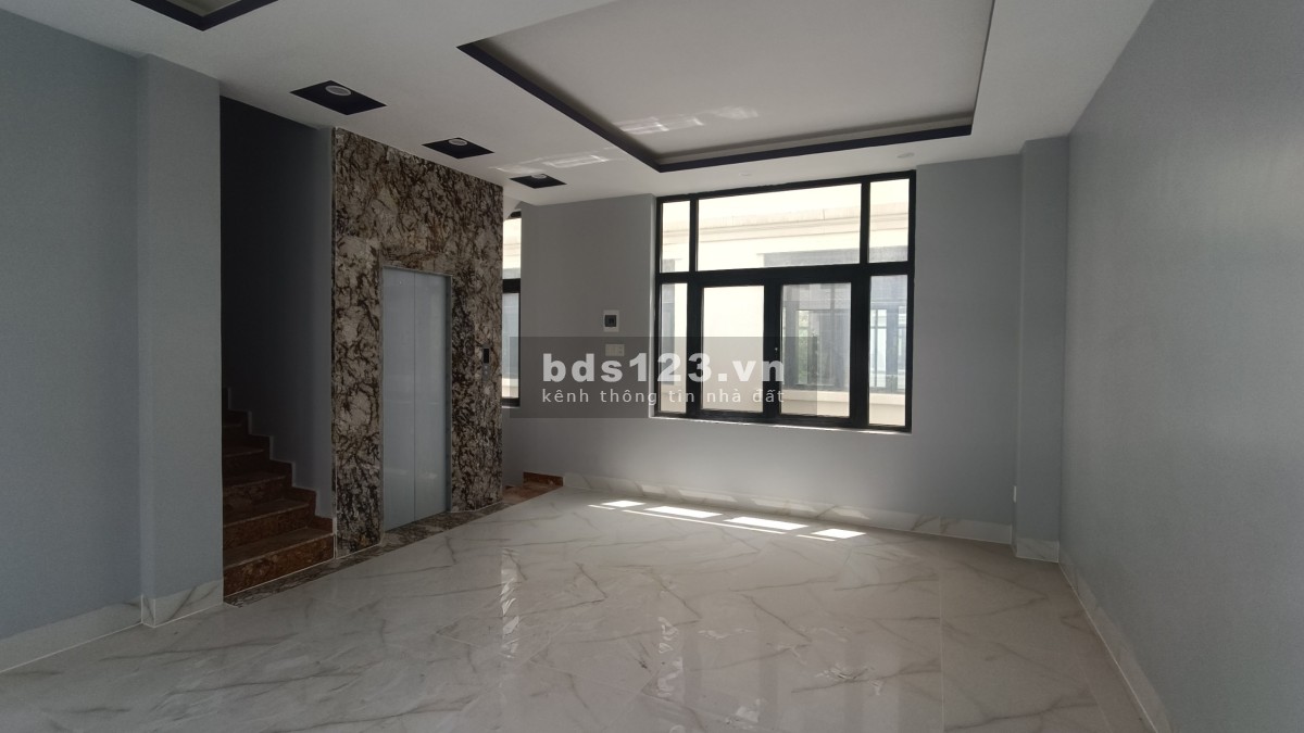 Cho thuê nhà phố 1 trệt 4 lầu đã hoàn thiện khu thấp tầng Vinhomes Grand Park quận 9
