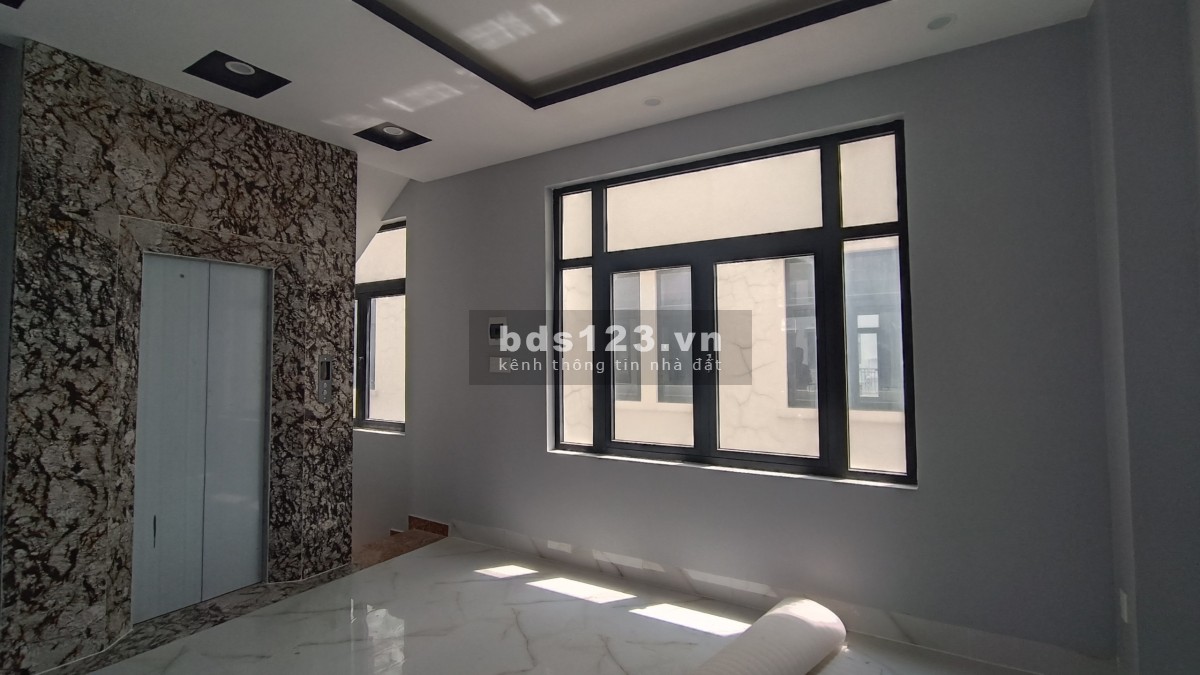 Cho thuê nhà phố 1 trệt 4 lầu đã hoàn thiện khu thấp tầng Vinhomes Grand Park quận 9