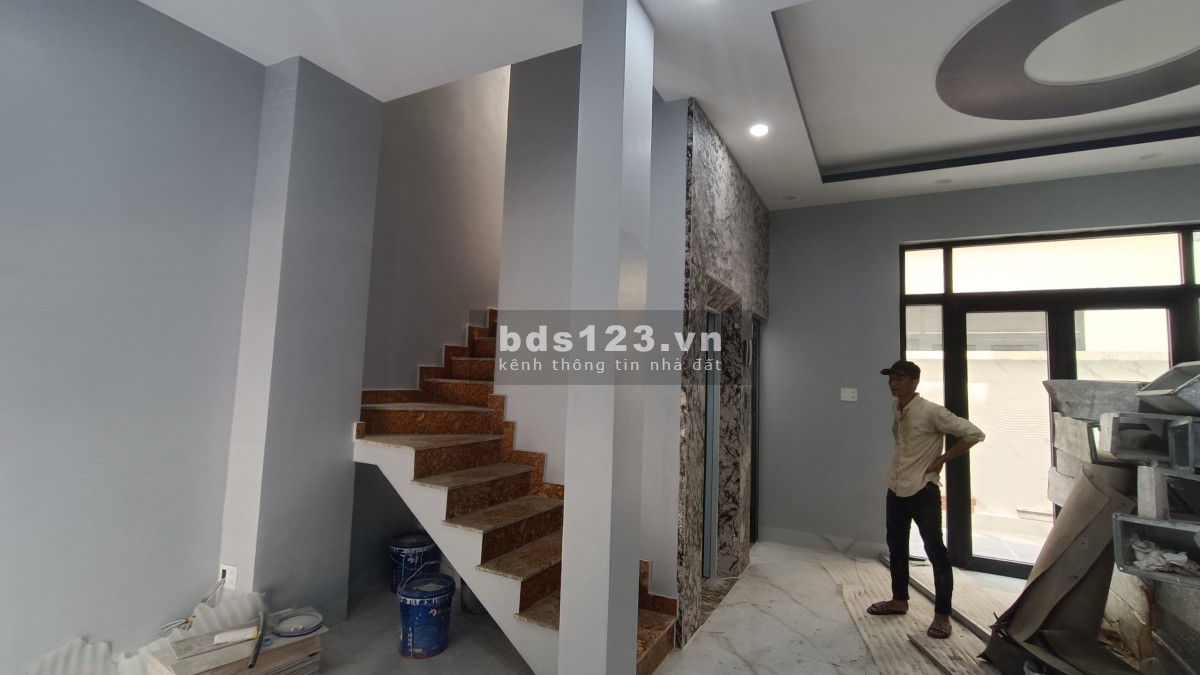 Cho thuê nhà phố 1 trệt 4 lầu đã hoàn thiện khu thấp tầng Vinhomes Grand Park quận 9
