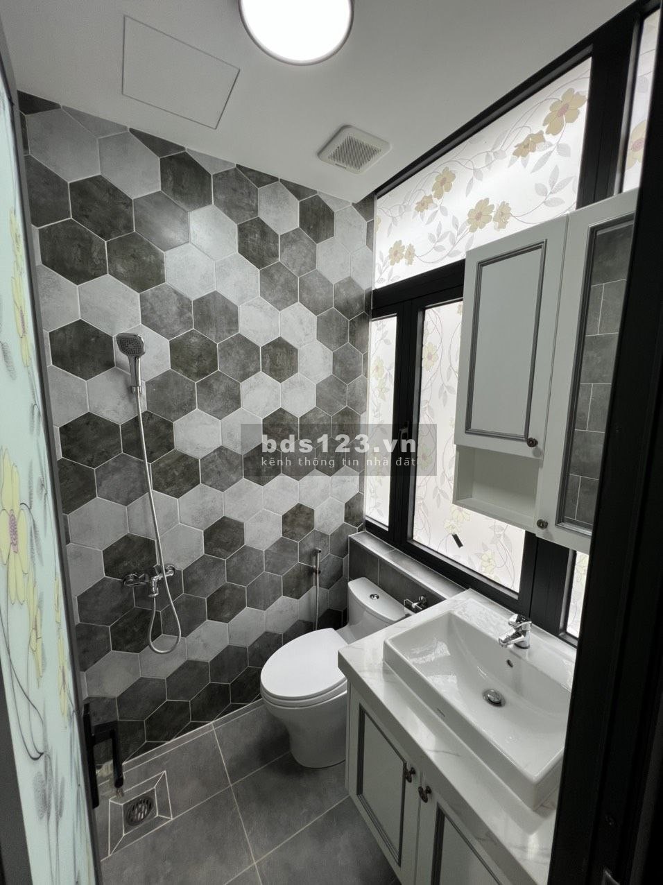 Cho thuê nhà phố Vinhomes Grand Park quận 9 nhà mới 1 trệt 4 lầu giá thuê 20tr/tháng
