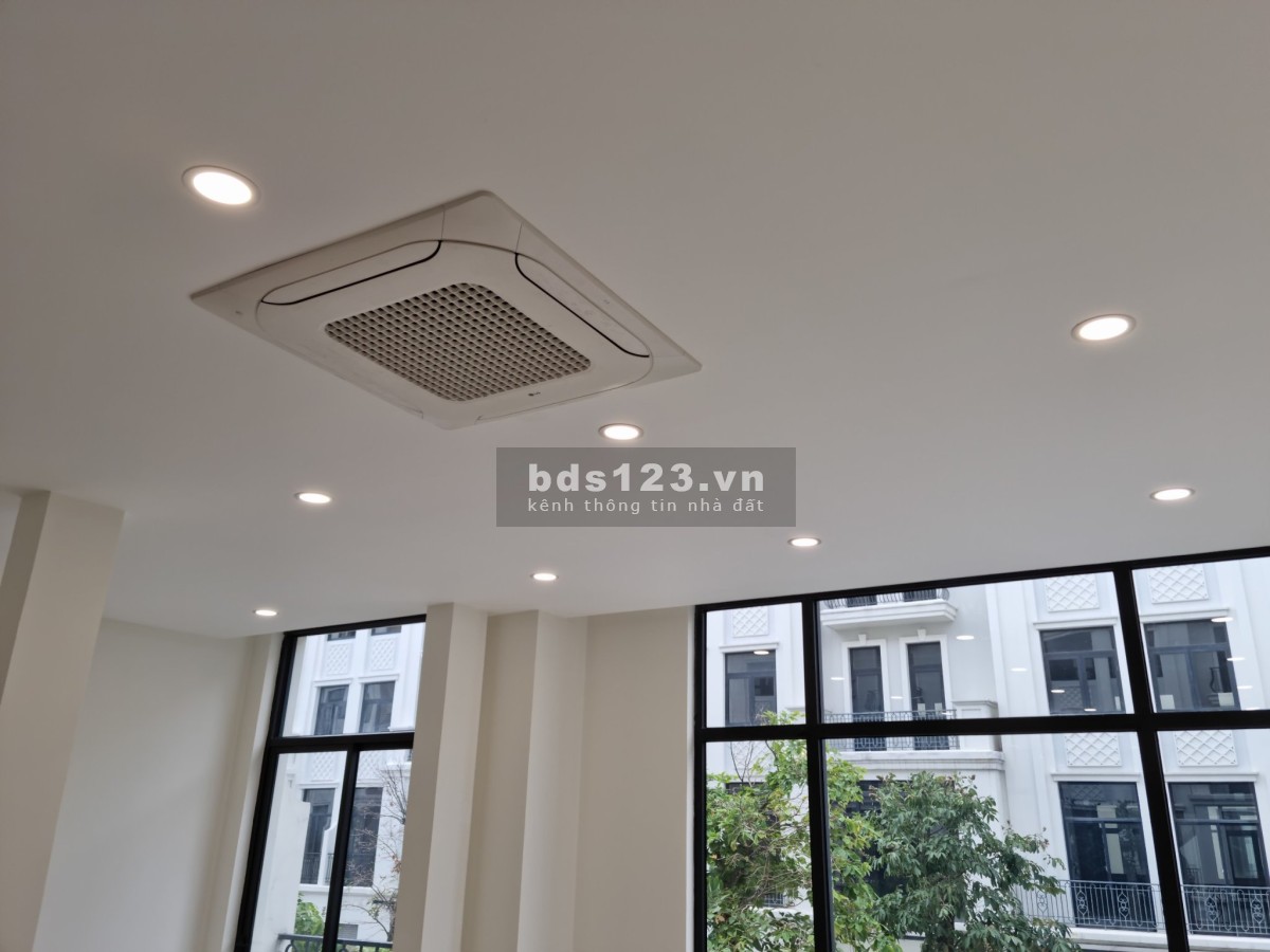 Cho thuê nhà phố 1 trệt 4 lầu khu dân cư The Manhattan Vinhomes Grand Park quận 9