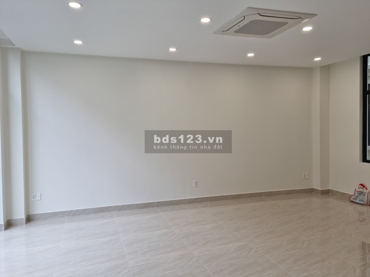 Cho thuê nhà phố 1 trệt 4 lầu khu dân cư The Manhattan Vinhomes Grand Park quận 9