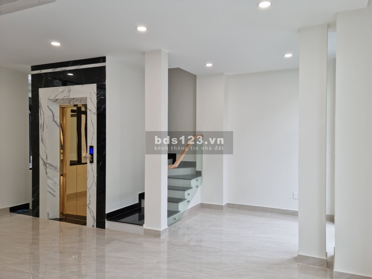 Cho thuê nhà phố 1 trệt 4 lầu khu dân cư The Manhattan Vinhomes Grand Park quận 9