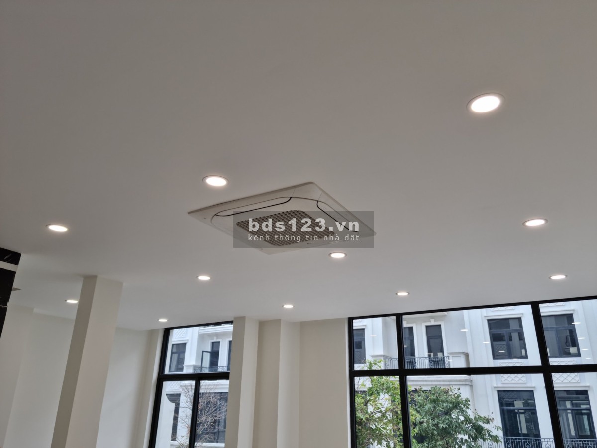 Cho thuê nhà phố 1 trệt 4 lầu khu dân cư The Manhattan Vinhomes Grand Park quận 9