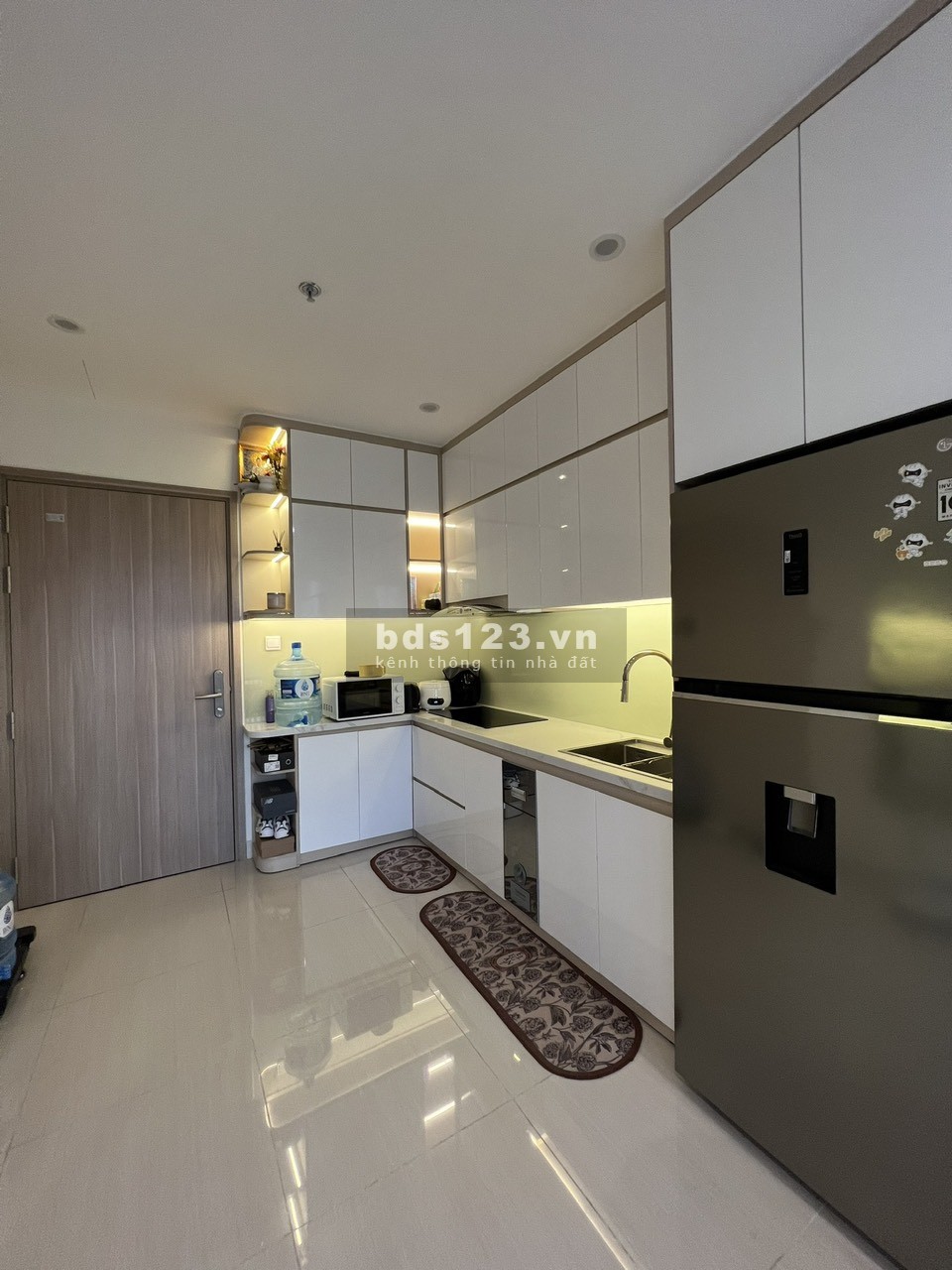 Cho thuê căn hộ căn góc 2 phòng ngủ 69 m2 full nội thất Vinhomes Grand Park quận 9