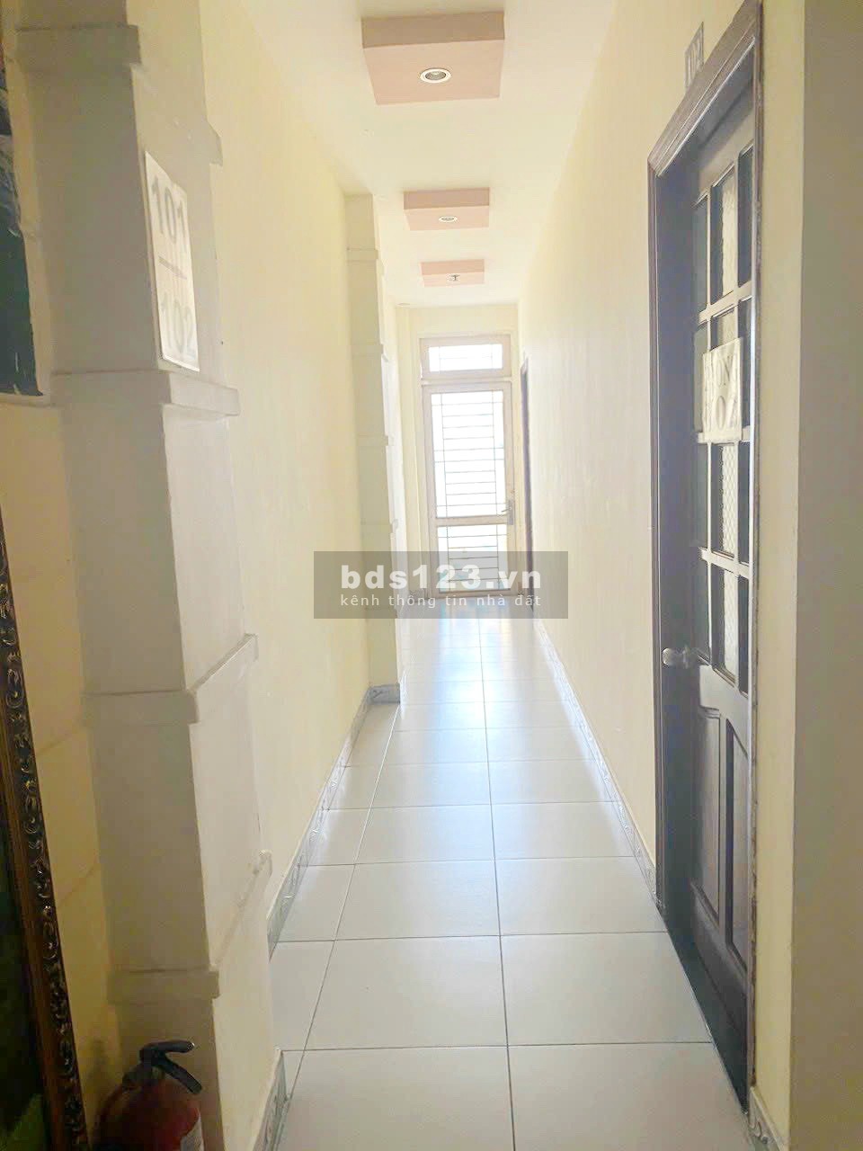 Bán gấp khách sạn 4 lầu mặt tiền Đường Lý Phục Man Q7 giá chỉ 20.5 tỷ