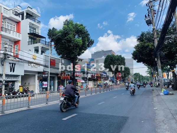 Nhà mới xây 5 tầng, vào ở ngay - hẻm nhựa 4.5m - Quang Trung - Ngang 4.7m - Gần chợ Phạm Văn Bạch.