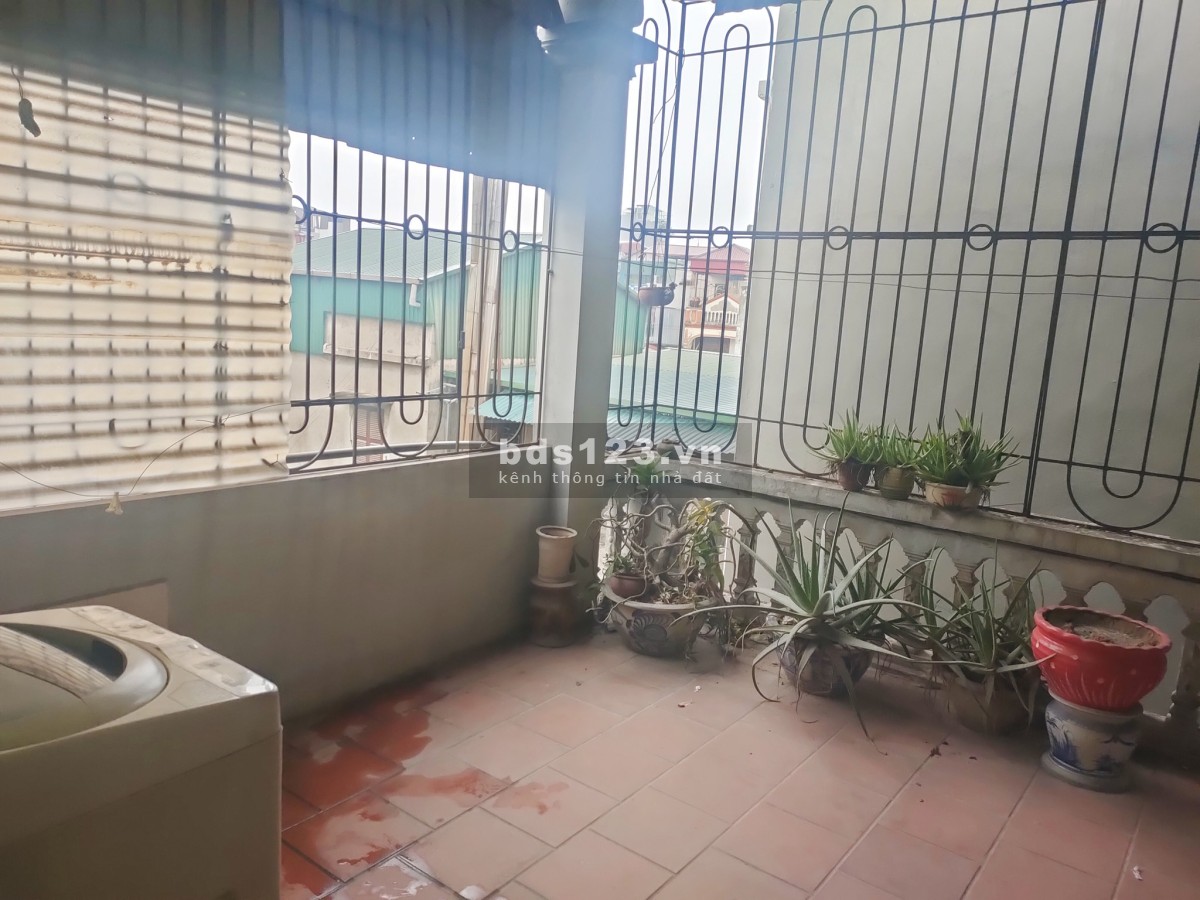 Chính chủ bán nhà dt 38m2 x 5 tầng, đẹp, ô tô, gần Phạm Văn Đồng, giá 3.65 tỷ. Liên hệ: 0985317777