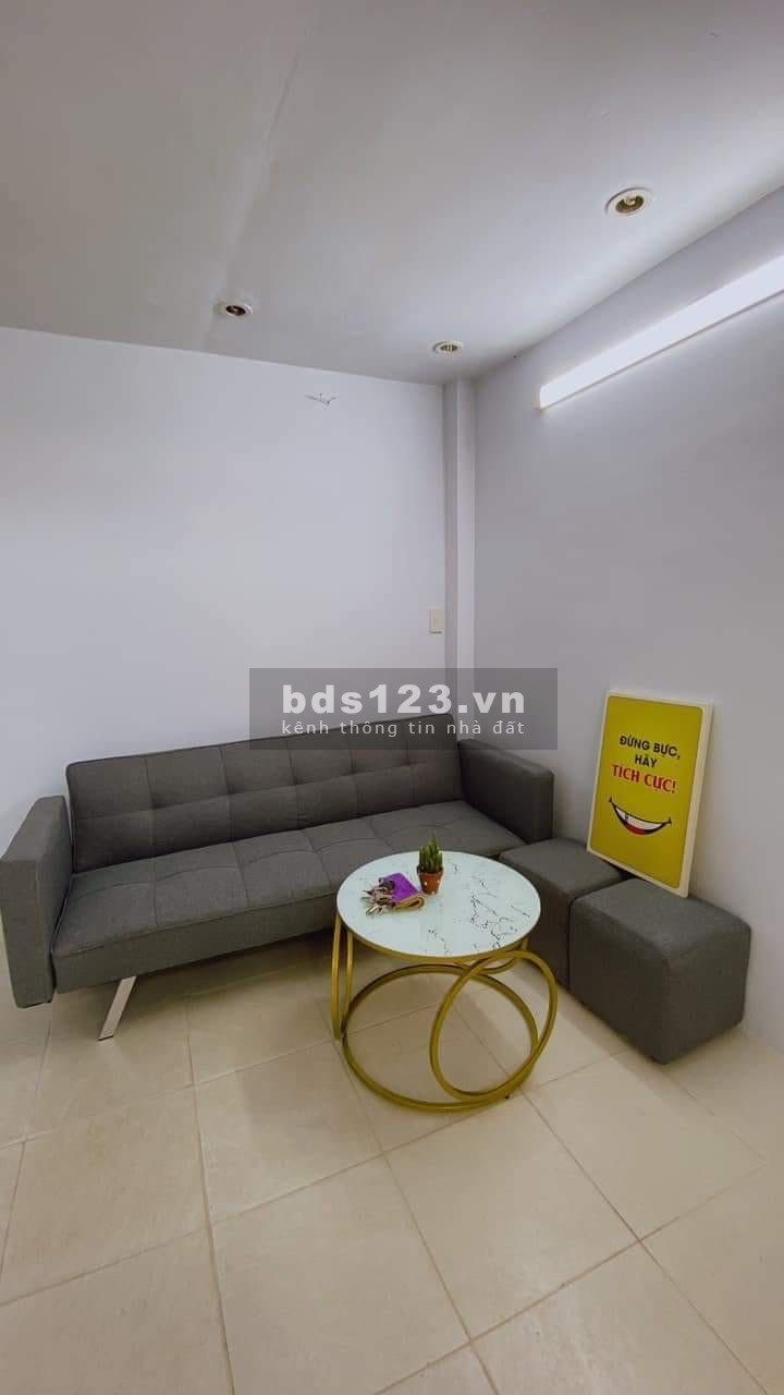 Bán nhà Tân Bình 5x5, nhà 3 tầng Lạc Long Quân, 3 phòng ngủ, 2 toilet, chỉ hơn 2 tỷ xíu