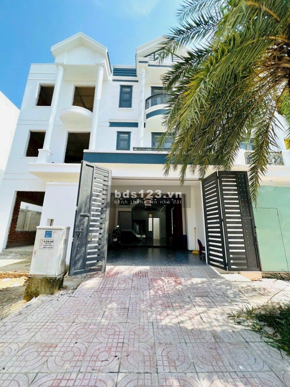 Cần bán gấp nhà 1 trệt 2 lầu 80m2 5x16m, đường 30m, sổ hồng hoàn công, giá chỉ 8 tỷ 3 Thương lượng