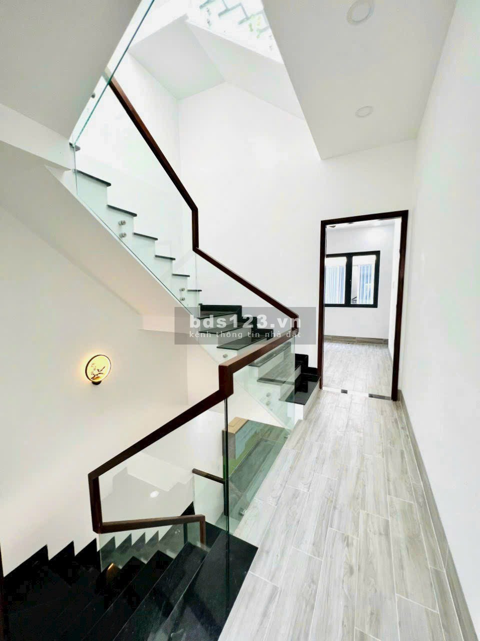 Cần bán gấp nhà 1 trệt 2 lầu 80m2 5x16m, đường 30m, sổ hồng hoàn công, giá chỉ 8 tỷ 3 Thương lượng